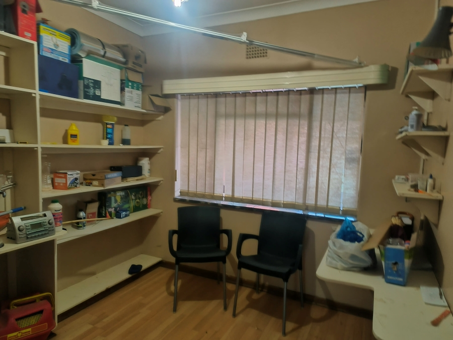 To Let 4 Bedroom Property for Rent in Miederpark North West